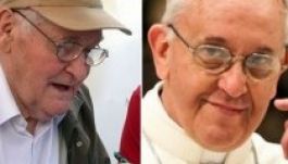 Kányádi Sándor személyesen adta át egyik művét Ferenc pápának