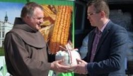 Megérkezett a vetőmag a dévai Szent Ferenc Alapítványhoz