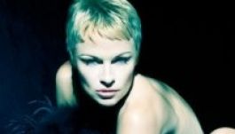 46 évesen is vetkőzött egy magazinnak Pamela Anderson