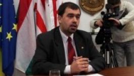 A kitiltás ellenére Romániában van Szávay István?