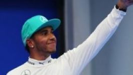 Hamilton rajt-cél győzelmet aratott a Malajziai Nagydíjon