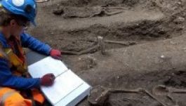 Korai pestistemetőt tártak fel Londonban