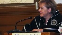 Nem kell Angela Merkelnek a bukaresti díszdoktori cím?
