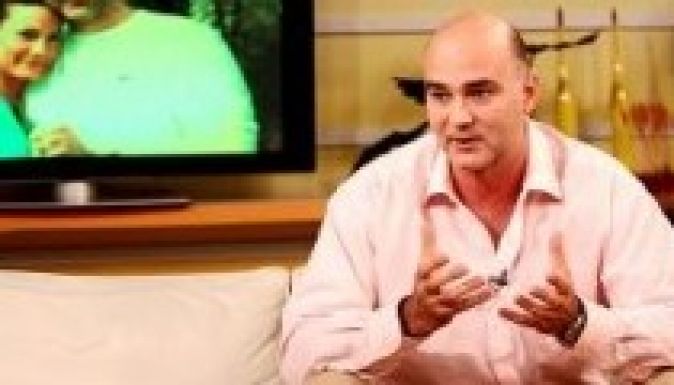 Felfüggesztett börtönre ítélték a feleségverő Knézy Jenőt