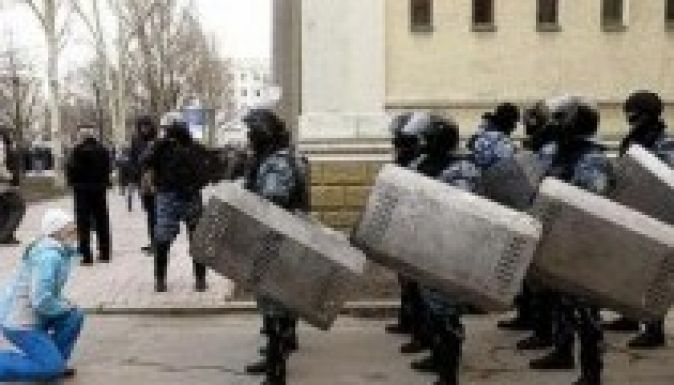 Nőket használnak védőpajzsként Donyeckben