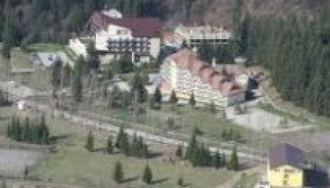 Perbe szállnak a kormánnyal a székelyek a Fenyő szálló miatt