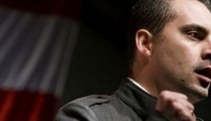 Perrel fenyegeti a maszol.ro-t Vona Gábor