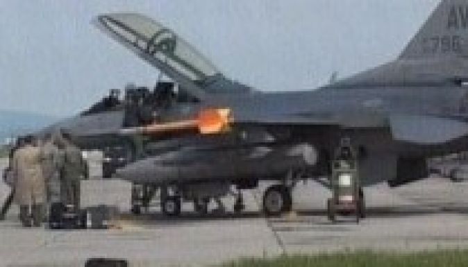 Amerikai F-16-os vadászgéppel repült Victor Ponta