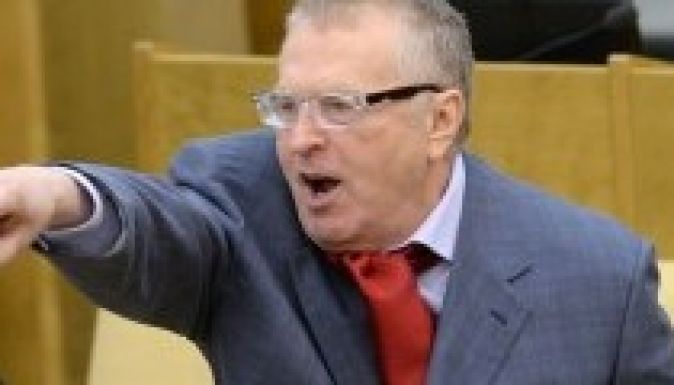 Újságírókat sértegetett az orosz parlamentben Zsirinovszkij