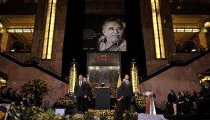 Sárga rózsákkal és sárga pillangókkal vettek végső búcsút Márqueztől