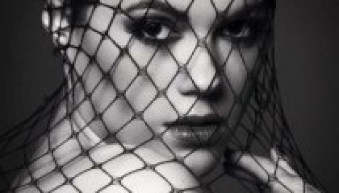 Új fotóval lepte meg rajongóit Csobot Adél