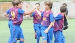 Egy évig nem adhat el és nem vehet játékost a Barcelona