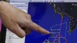 Jeleket észleltek az eltűnt maláj gép után kutatók