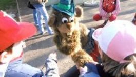 Bábokat simogatnak és időben utaznak a nagyváradi gyerekek