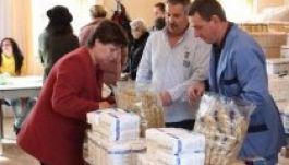 Még húsvét előtt megkapják a rászorulók az élelmiszercsomagokat