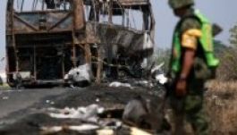 Harminchatan bennégtek egy mexikói buszban