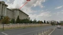 A védelmi minisztériumba költöztette irodáját a miniszterelnök