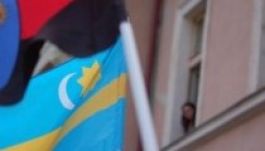 Zászlótörvény-tervezetet terjesztett a parlament elé a PSD