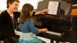 Két magyar oktató kapott Mentor-díjat a MOL Romániától