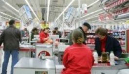 Ennyit keresnek a nagy áruházláncok pénztárosai