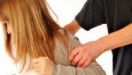 Pedofil zenetanárt vettek őrizetbe Piatra Neamţon