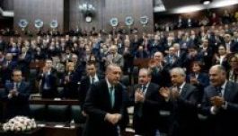 Bocsánatot kért a megölt örmények unokáitól a török kormányfő