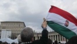 Szentté avatás - érkeznek a magyar zarándokok Rómába