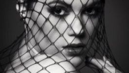 Új fotóval lepte meg rajongóit Csobot Adél