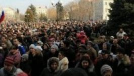 Tüntetők megrohamozták a luhanszki adminisztráció épületét