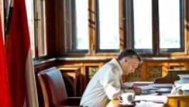 Orbán „kocsmai lökdösödésnek” nevezi az emlékmű-vitát