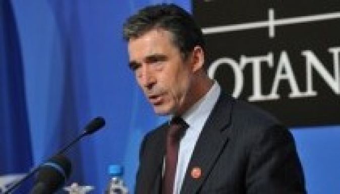 Fegyverkezésre szólít a NATO főtitkára