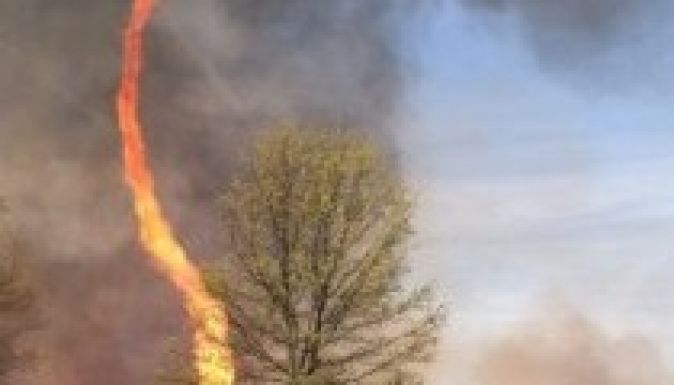 Tűztornádót fényképeztek le Missouri államban (FOTÓ)