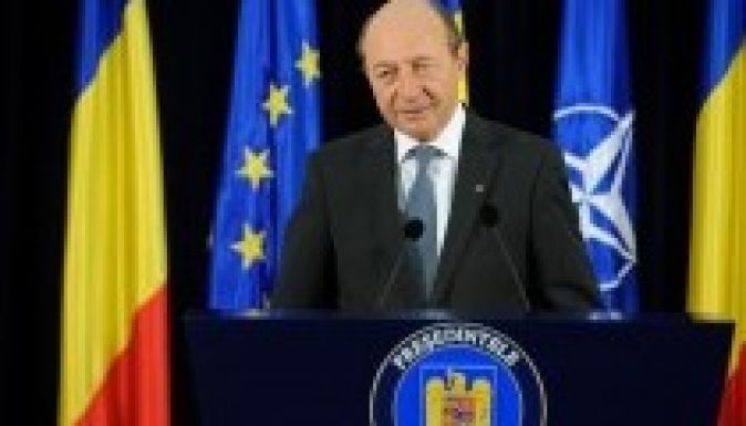 Băsescu szerint Kijevnek tárgyalnia kell az orosz kisebbséggel