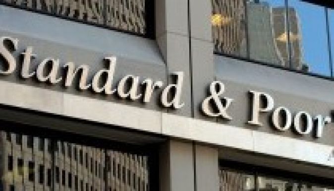 Befektetési ajánlású sávba emelte Romániát az S&P