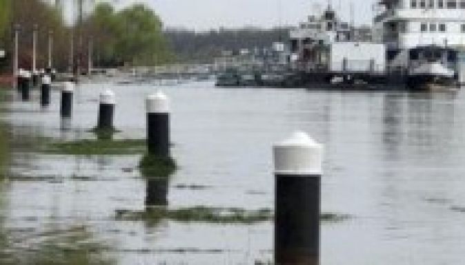 Rohamosan nő a Duna vízhozama, meghosszabbították az árvízriasztást