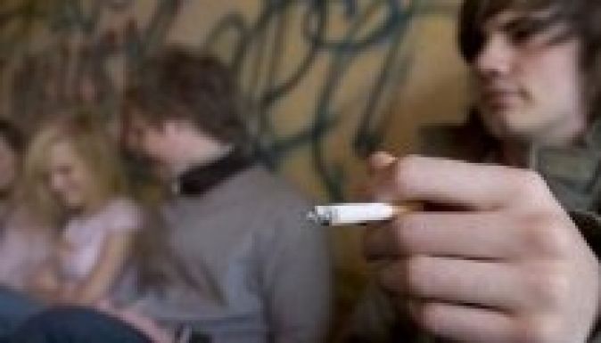 Nagyon korán kezdik az alkohol és drog fogyasztását a fiatalok