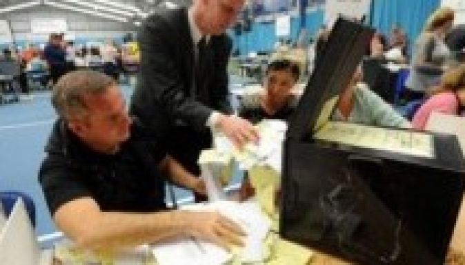 Nagy-Britanniában éjjel ért véget a szavazás