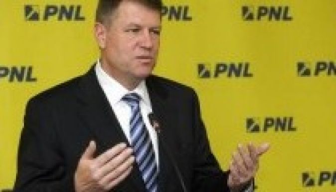 Johannis lemondott, készülődik Antonescu