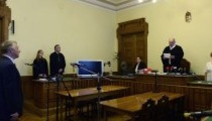 A horvátok körözik, a magyarok felmentették Hernádi Zsoltot