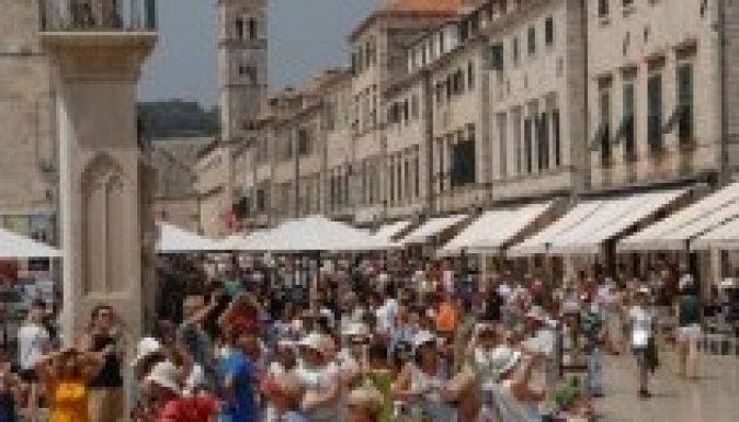 Megállíthatatlan a dubrovniki turistafolyam
