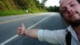 Aki anyósülésen utazza be a nagyvilágot