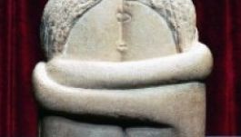 Mesés összegért kelt el A csók gipszben