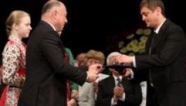 Miskolc város Déryné díjával tüntették ki Harsányi Attilát