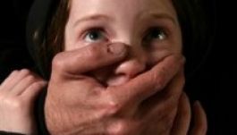 Tizenöt év fegyházra ítéltek egy nevelt lányával fajtalankodó férfit