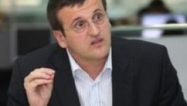 Román politikus Rogozinnak: ha bombázóval jössz, lelövünk!