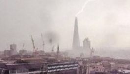 Belecsapott a villám a londoni felhőkarcolóba (VIDEÓ)