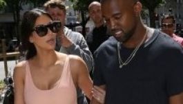 Bekötik Kanye West fejét