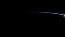 Ilyennek látszik egy napfelkelte a Nemzetközi Űrállomásról