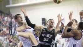 Kosár: ötödik meccsen dől el a döntős kiléte