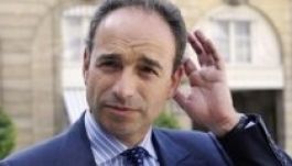 Távozik a francia jobbközép vezetője a párt éléről